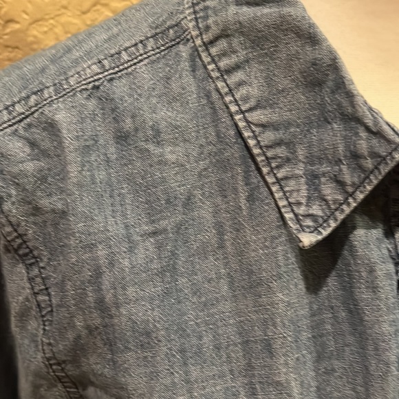 Old Navy women’s 100% cotton denim shirt - Picture 3 of 7